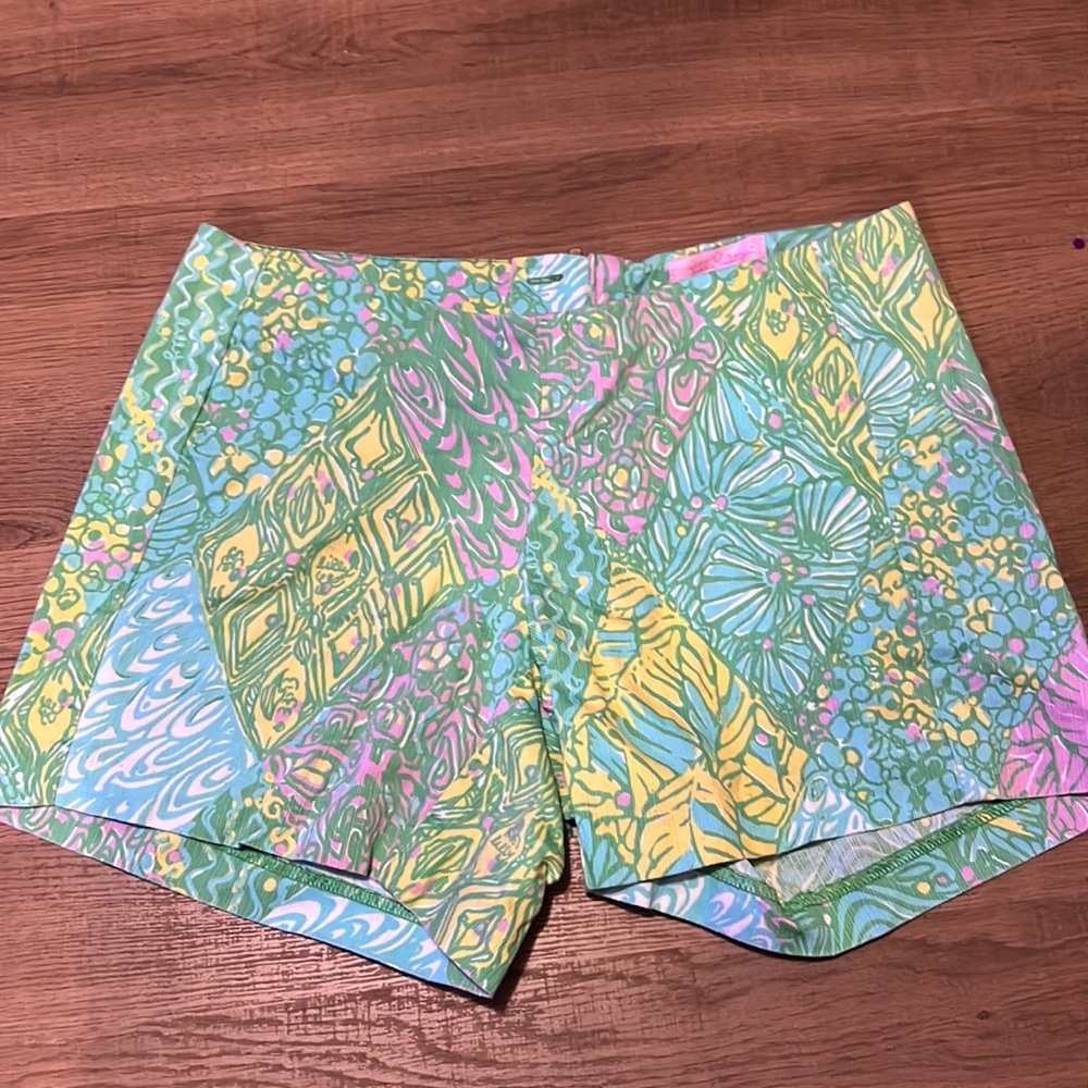 Lilly Pulitzer shorts Sun Dance Deenie shorts with back zipper size 00